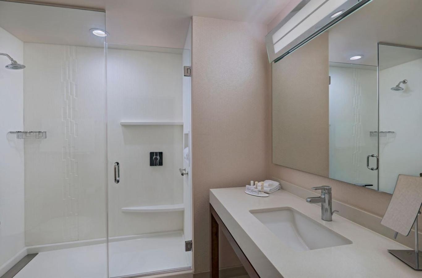 Courtyard By Marriott Houston Sugar Land/Lake Pointe Exterior photo