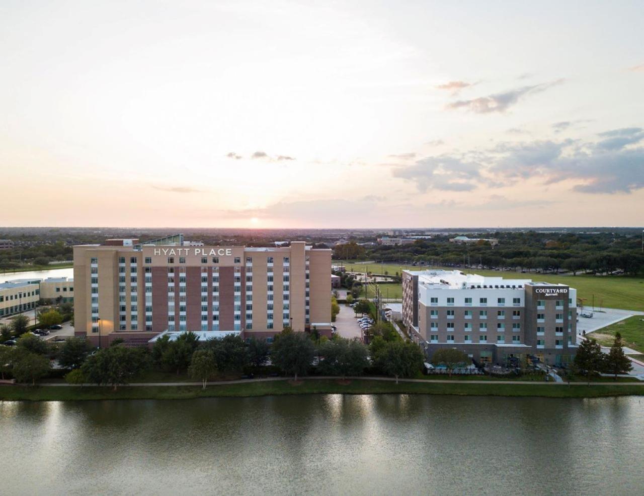 Courtyard By Marriott Houston Sugar Land/Lake Pointe Exterior photo