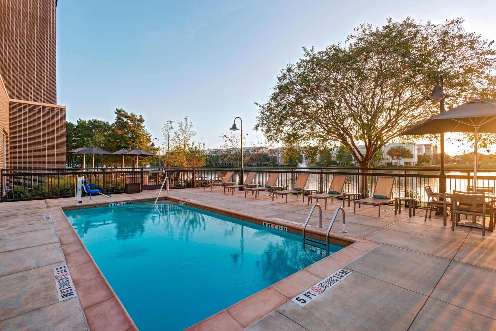 Courtyard By Marriott Houston Sugar Land/Lake Pointe Exterior photo