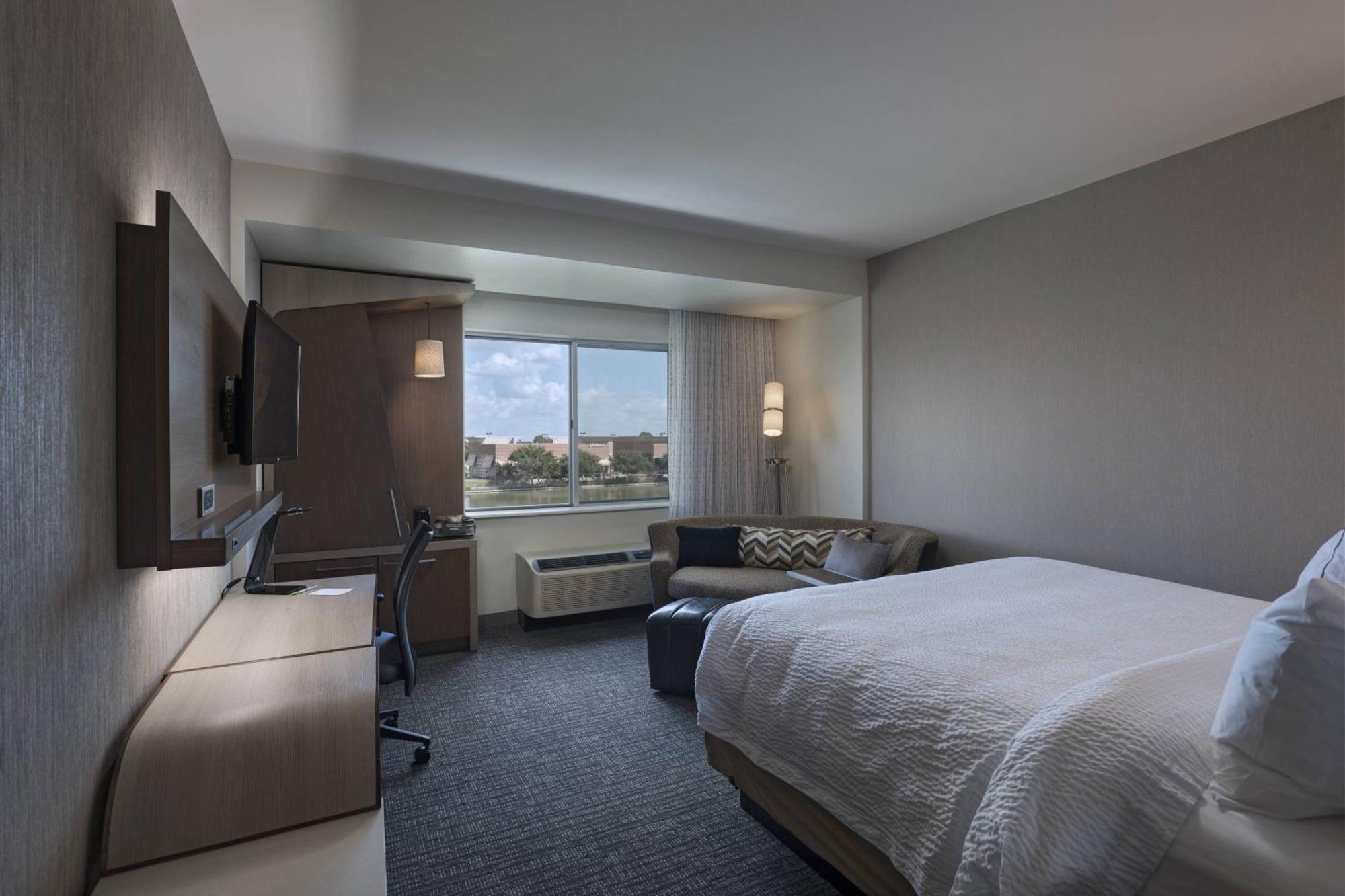 Courtyard By Marriott Houston Sugar Land/Lake Pointe Exterior photo
