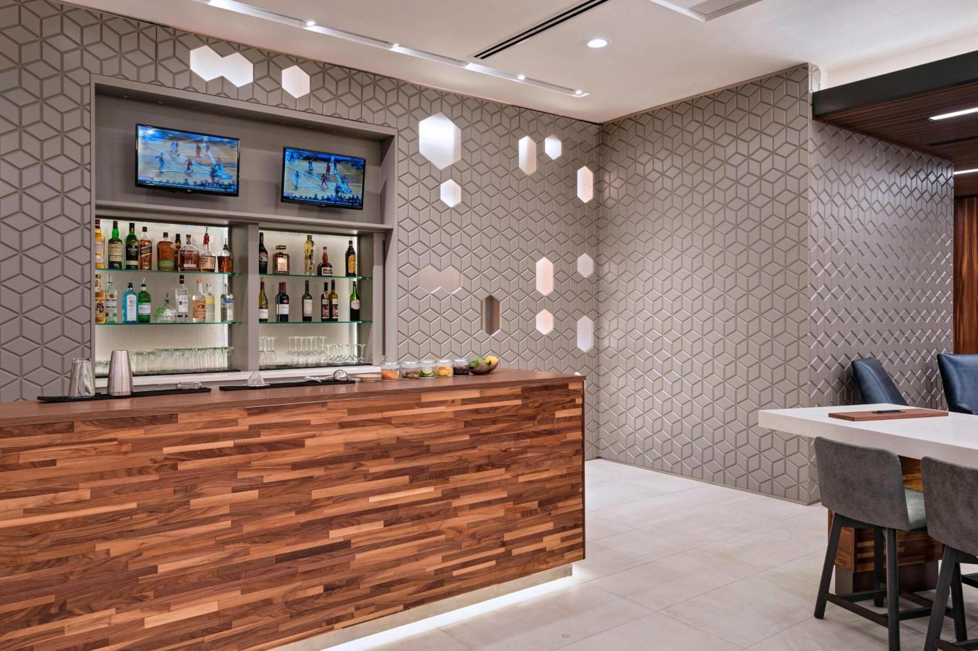 Courtyard By Marriott Houston Sugar Land/Lake Pointe Exterior photo