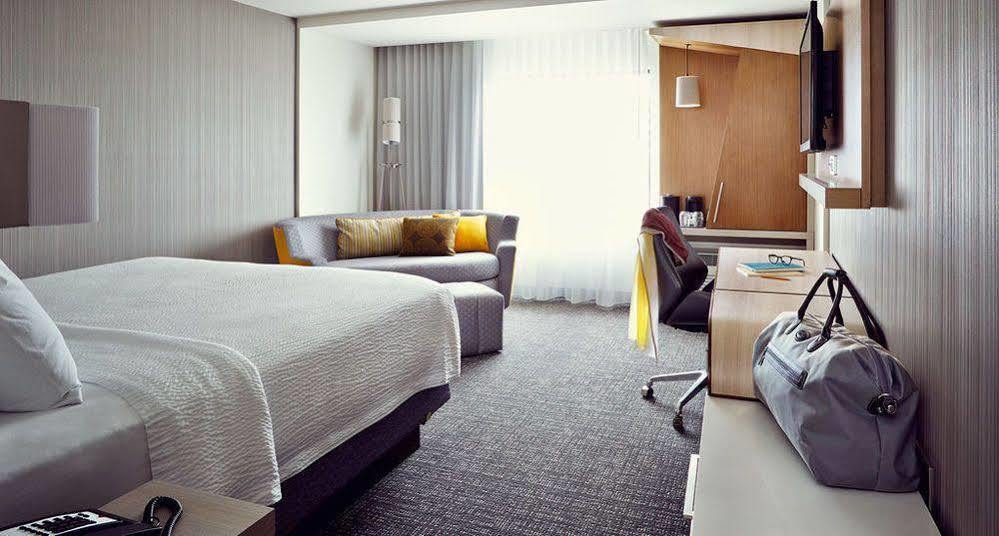 Courtyard By Marriott Houston Sugar Land/Lake Pointe Exterior photo